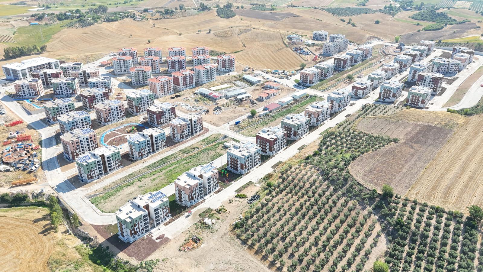 Osmaniye İli Kadirli İlçesi Mezretli Köyü 307 Adet Konut ve 1 Adet 3 Dükkanlı Ticaret Merkezi İnşaatları İle Altyapı ve Çevre Düzenlemesi İşi
